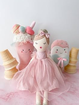 MUÑECA VALENTINA DOLL
