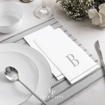 SET DE 14 SERVILLETAS DE PAPEL PARA INVITADOS LETRA B - BLANCAS Y PLATEADO