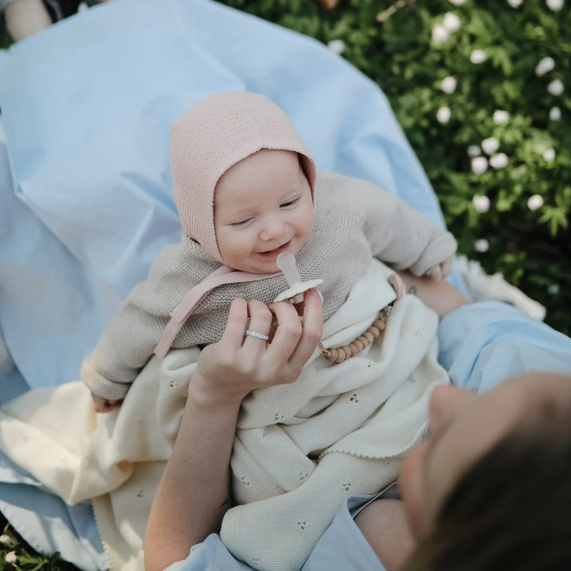 MANTA PARA BEBE DE PUNTOS (MARFIL)